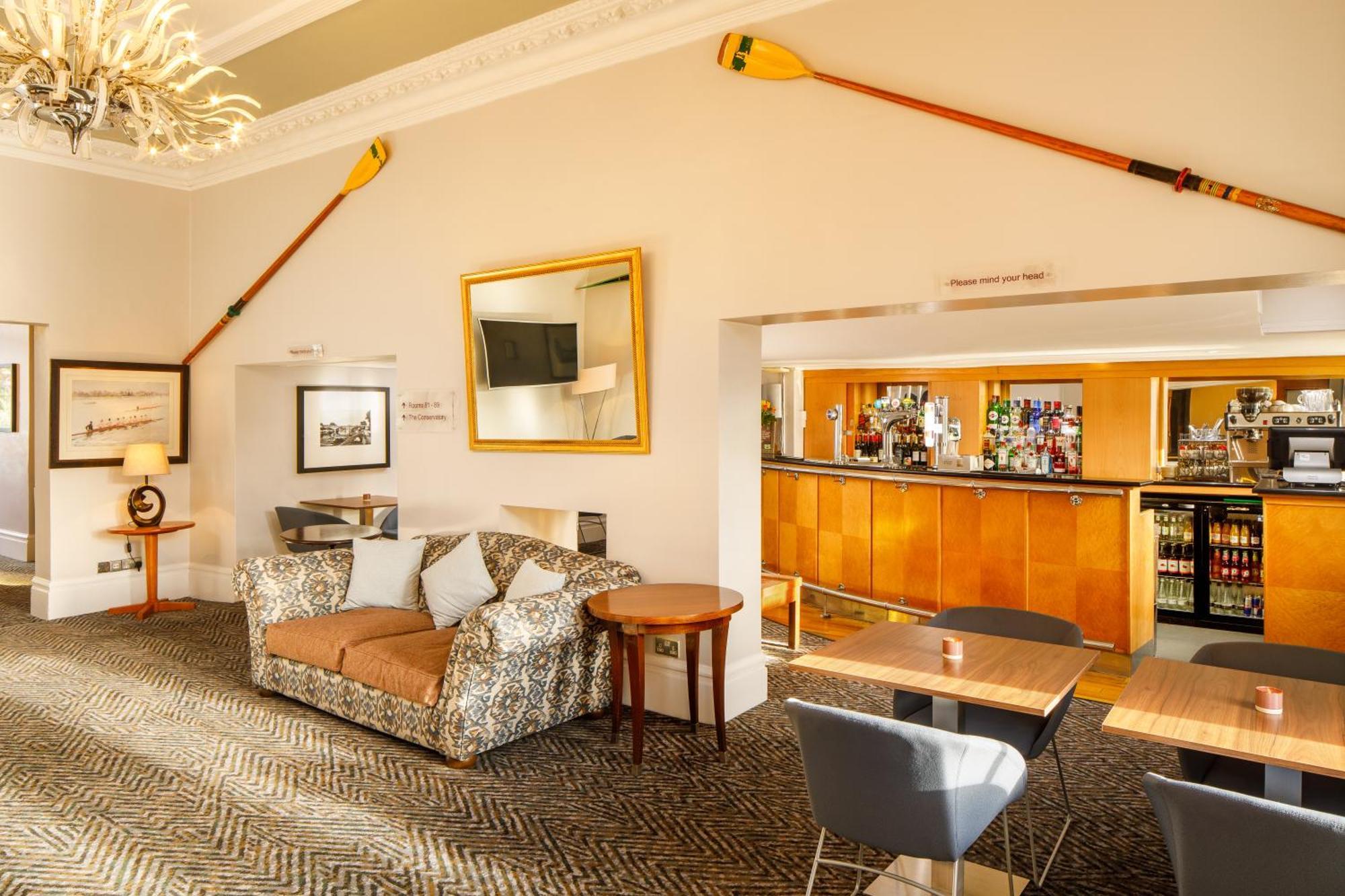 Sunday London Staines-Upon-Thames Heathrow T5 Hotel Екстериор снимка